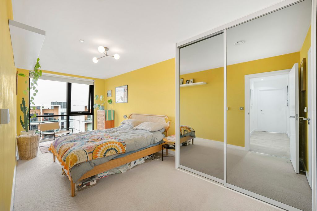 Property photo 3 of 24 Bedroom