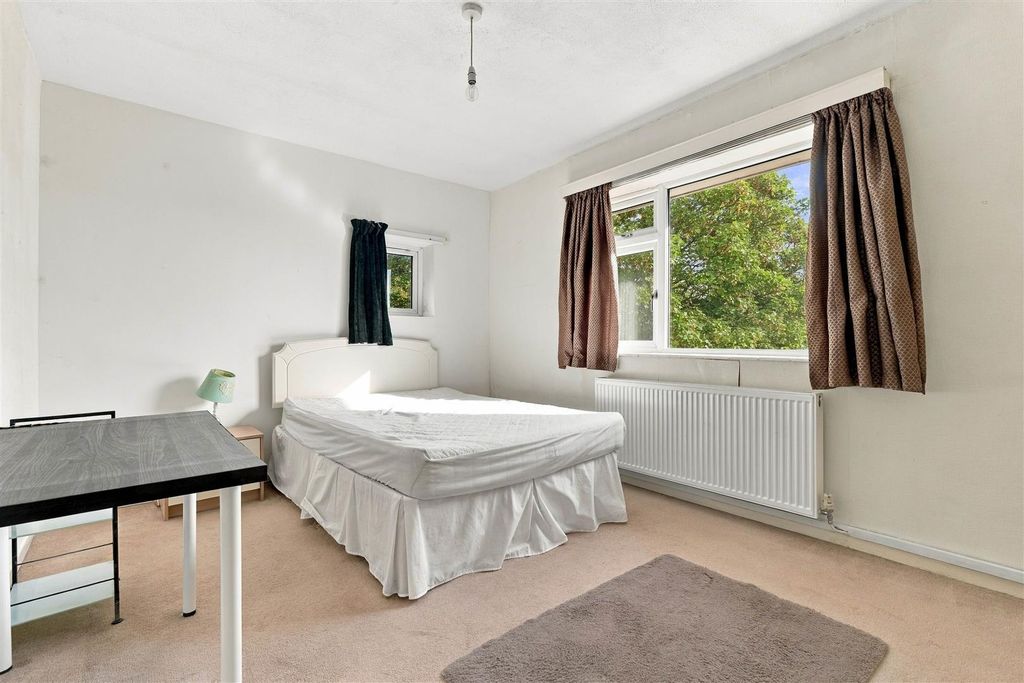 Property photo 3 of 16 Bedroom