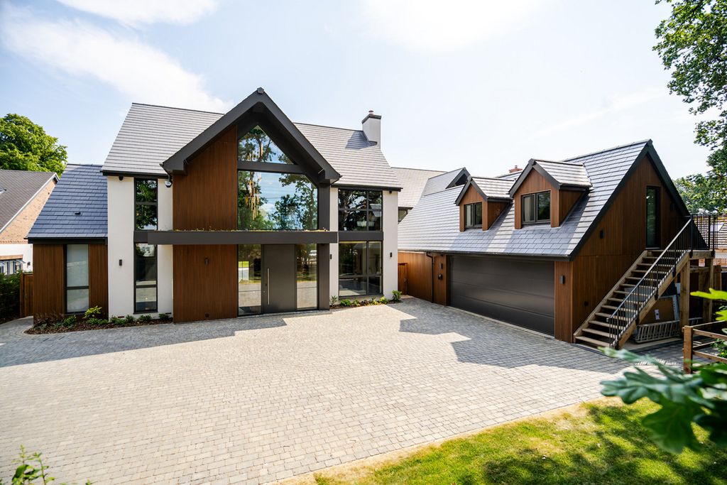 Property photo 1 of 50