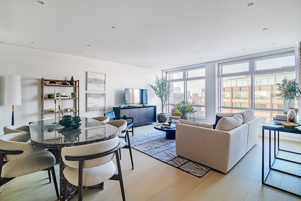 Property photo 1 of 43