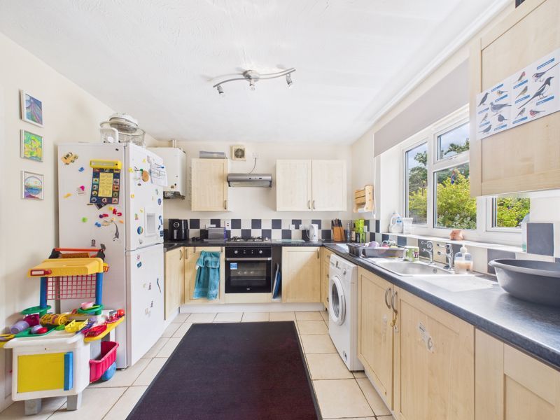Property photo 3 of 18 Kitchen