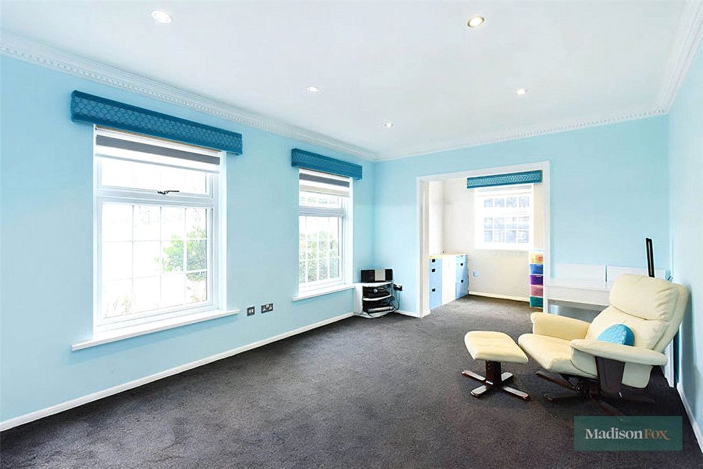 Additional image 10 of 5 bed property to rentTomswood Road, Chigwell, Essex IG7