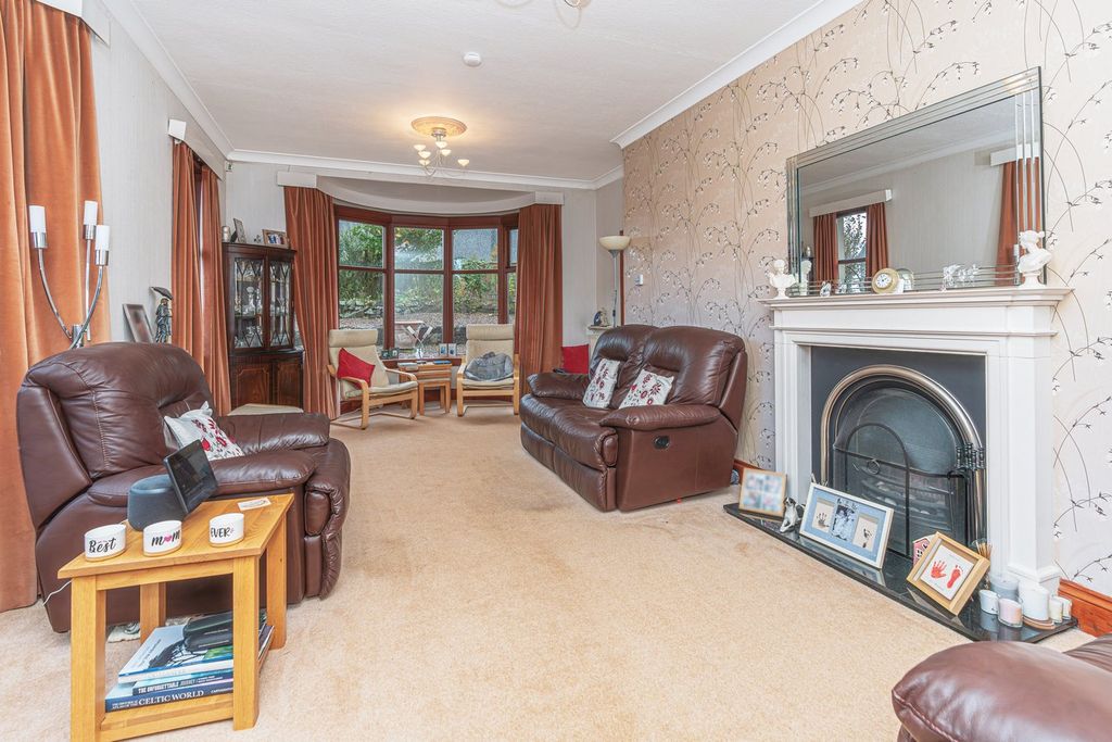 Property photo 3 of 40