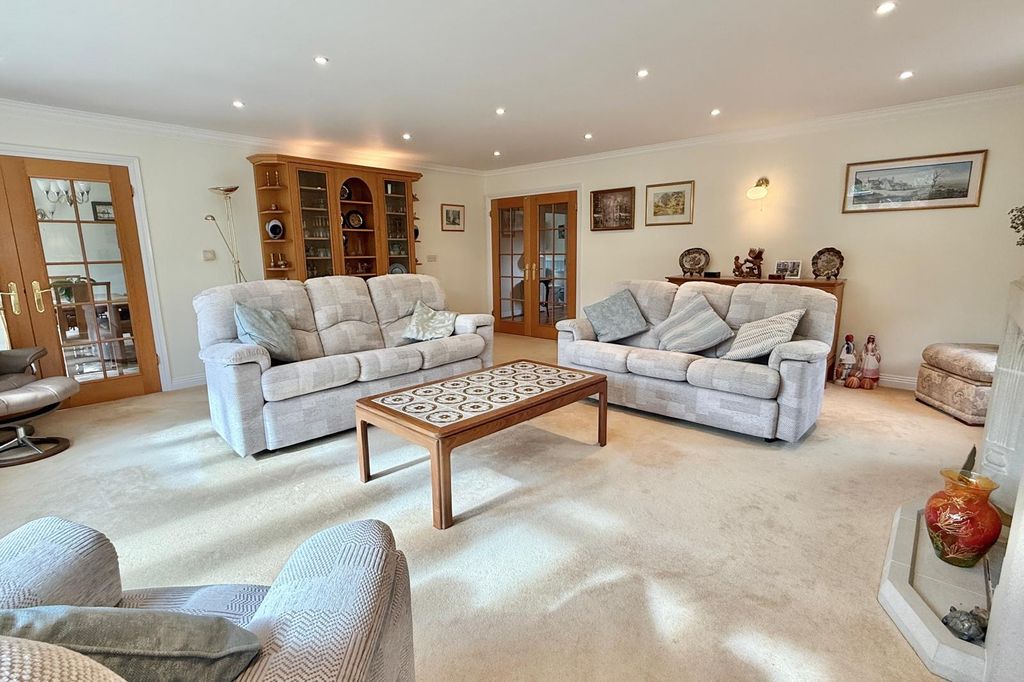 Property photo 3 of 30 Gallery