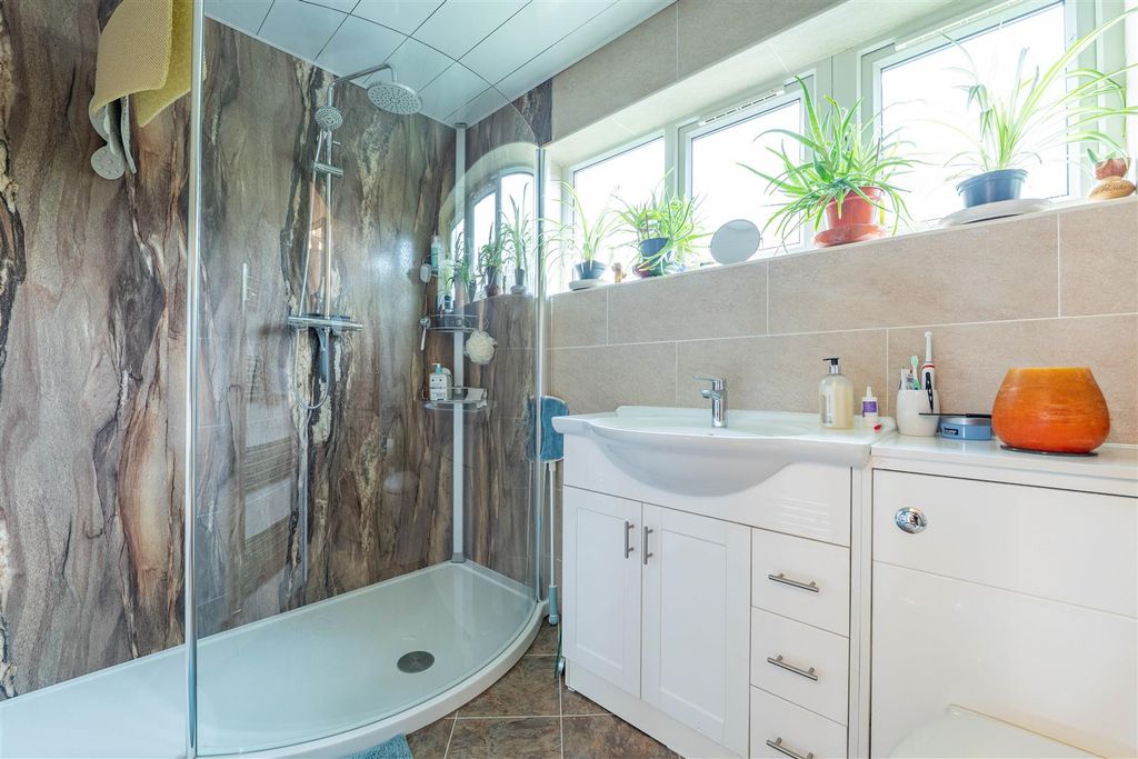 Property photo 3 of 20 Family Shower Room