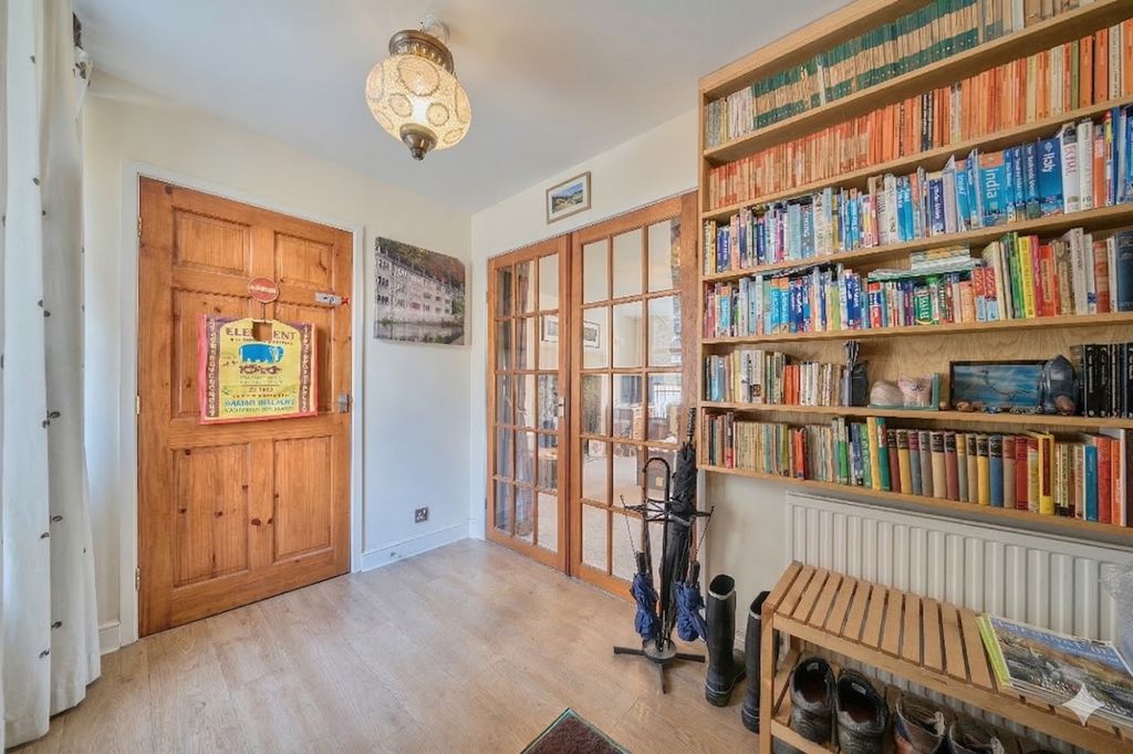 Property photo 2 of 15 Entrance Hall