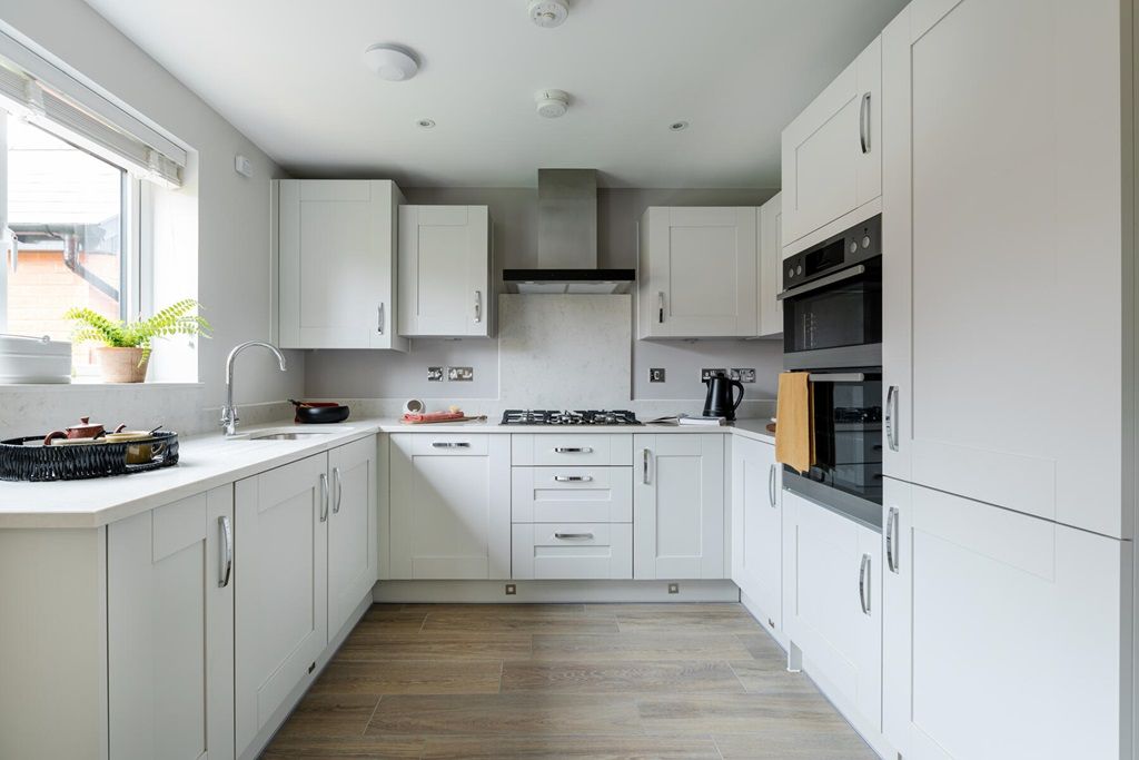 Property photo 1 of 11 Modern Kitchen With Energy Efficient Appliances