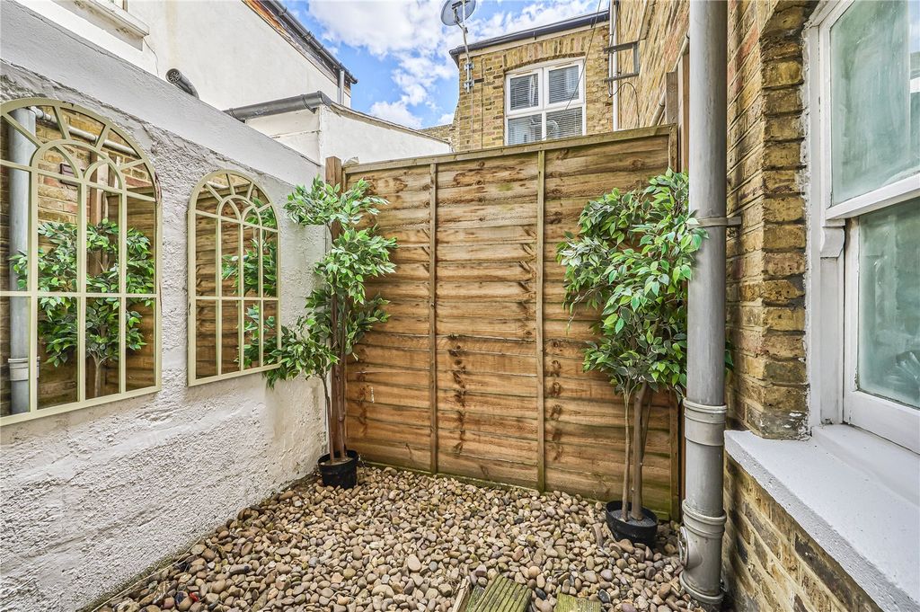 Property photo 2 of 12 Picture No. 23