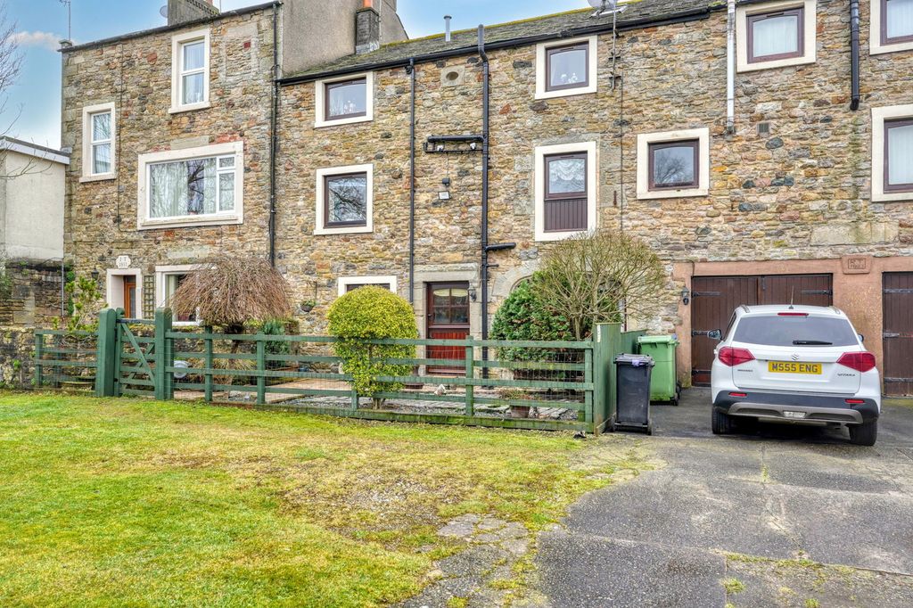 Property photo 3 of 33