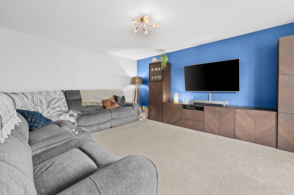 Property photo 2 of 38