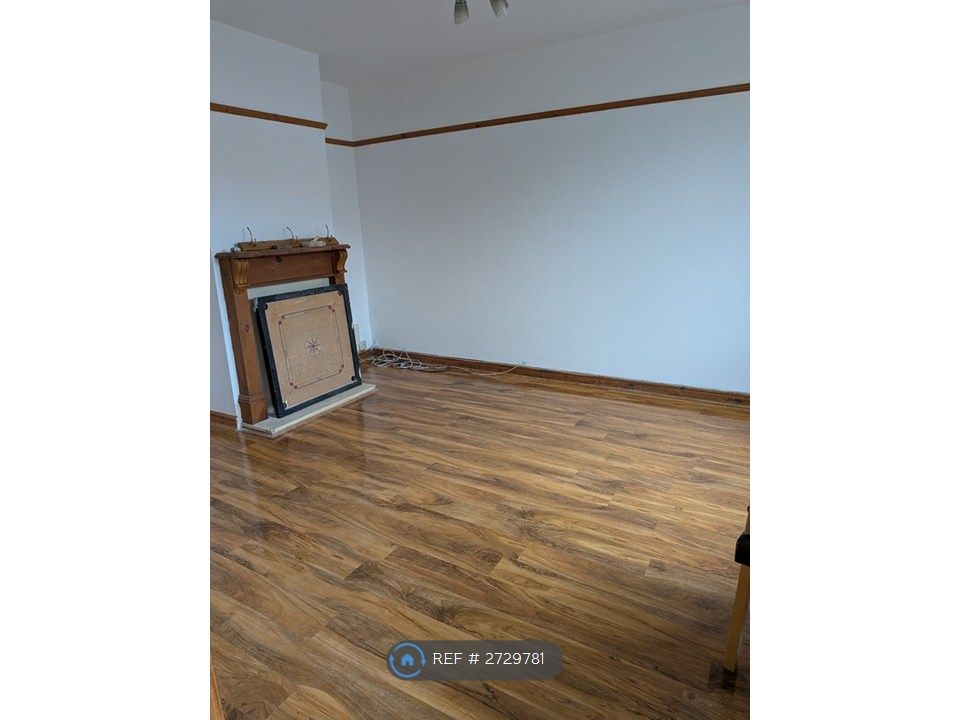 Property photo 1 of 6 Living Room