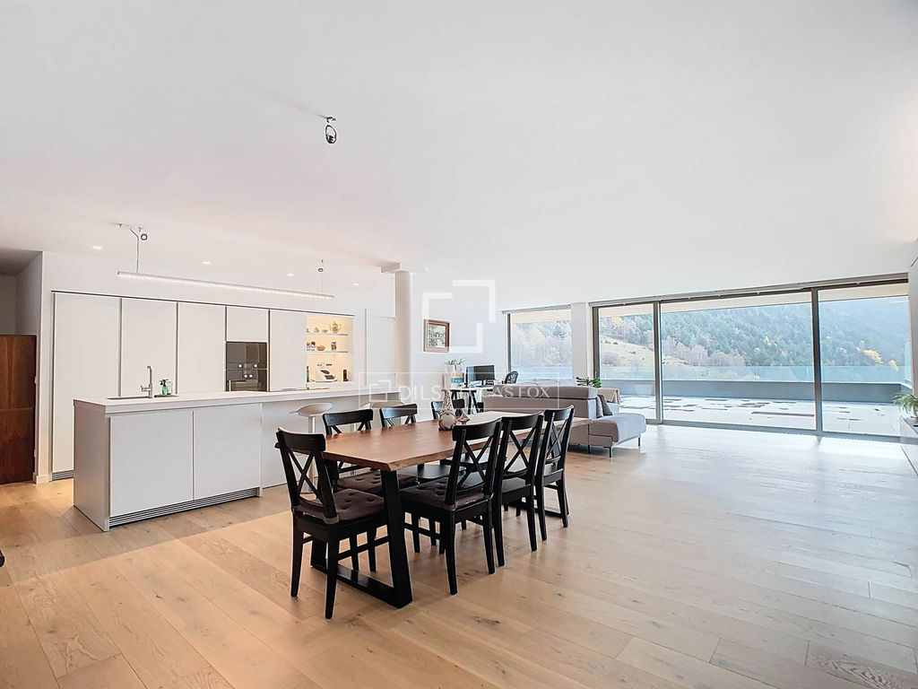 Property photo 2 of 40