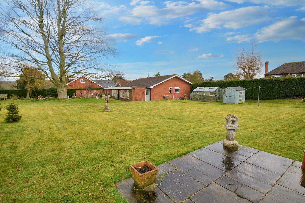Property photo 3 of 25 Rear Garden (3)