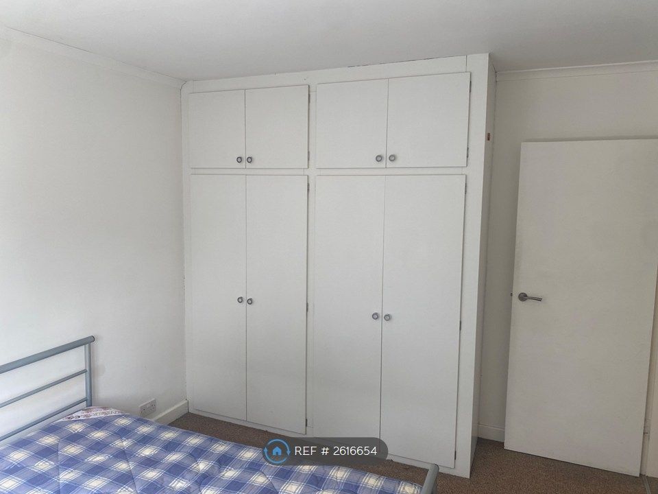 Property photo 3 of 7 Main Bedroom