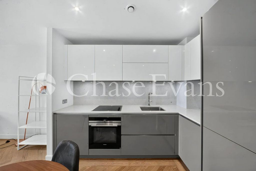 Property photo 3 of 17 Kitchen
