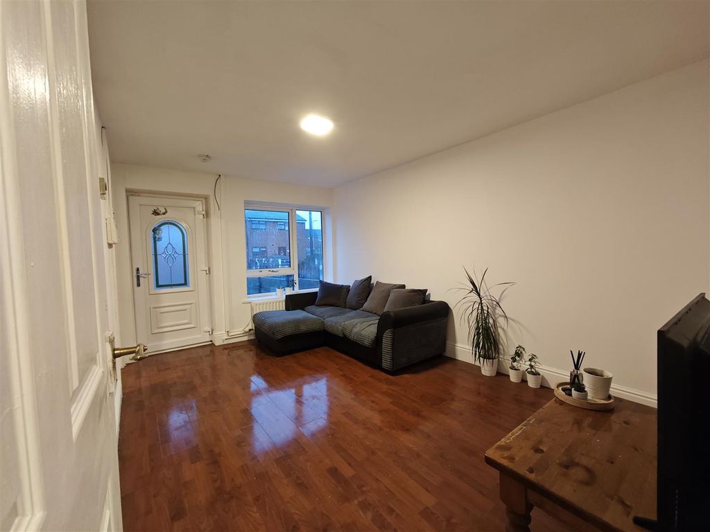 Property photo 3 of 24 Img-20241016-Wa0049.Jpg