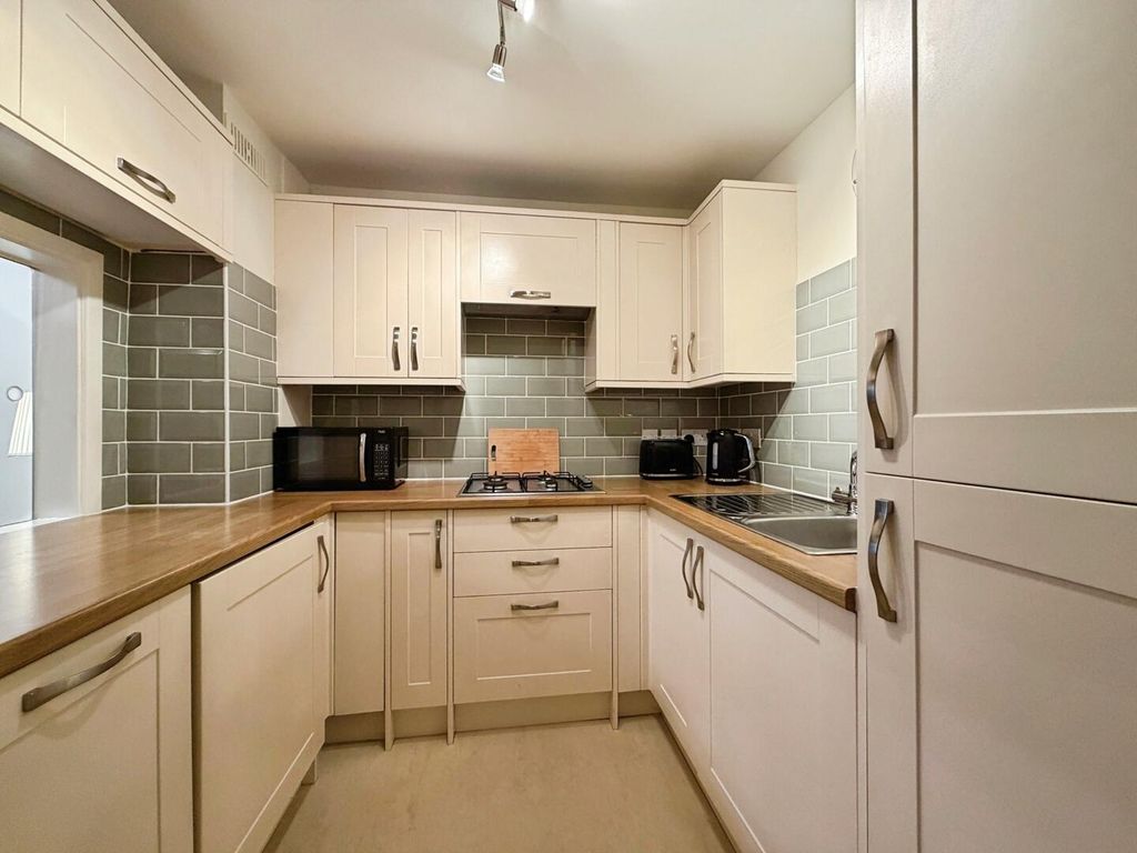 Property photo 3 of 12 Kitchen