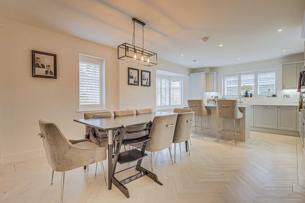 Property photo 3 of 48