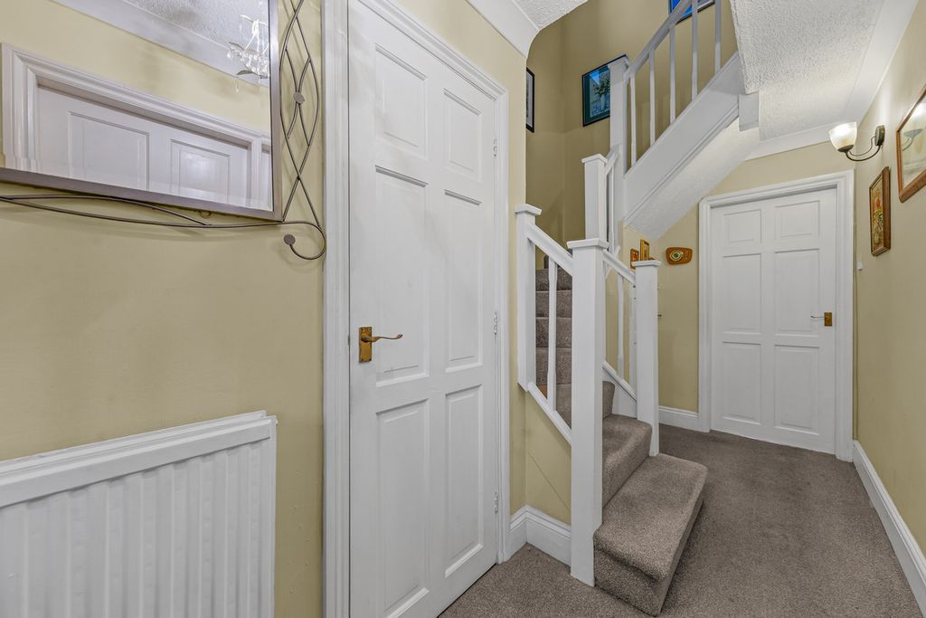 Property photo 3 of 27