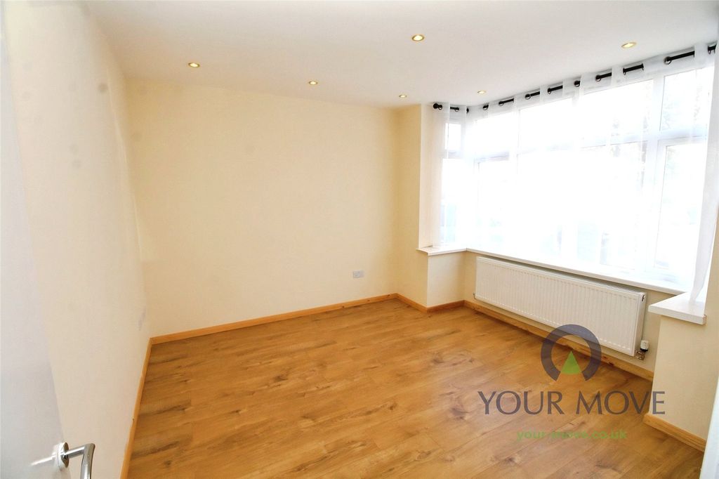 Property photo 2 of 11 Lounge