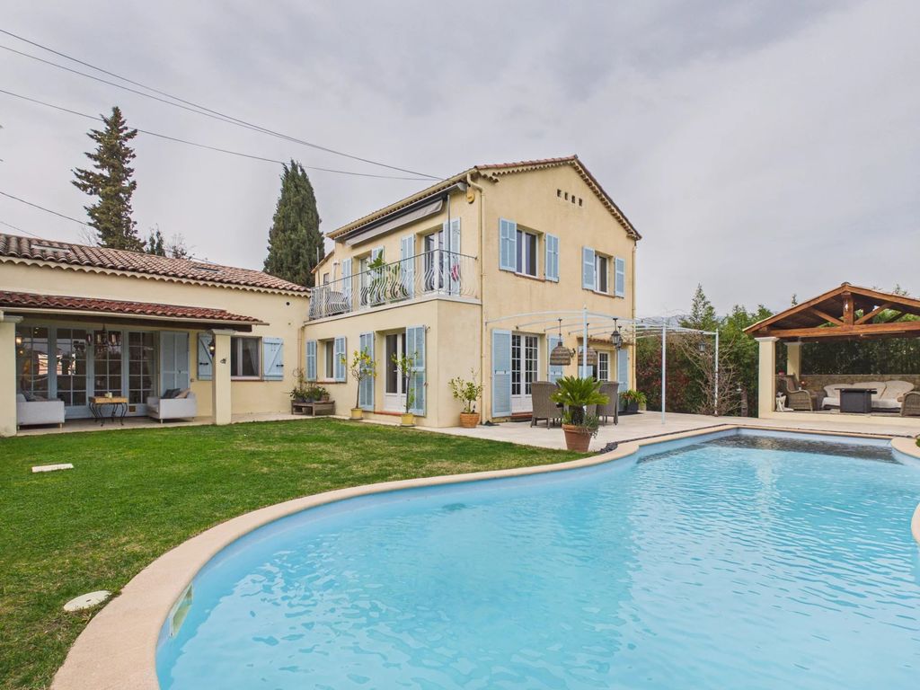 Property photo 1 of 30