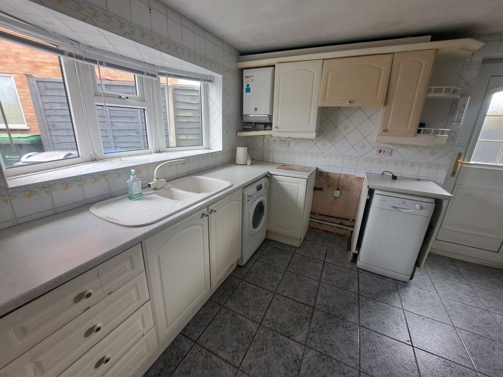 Property photo 2 of 12 Kitchen