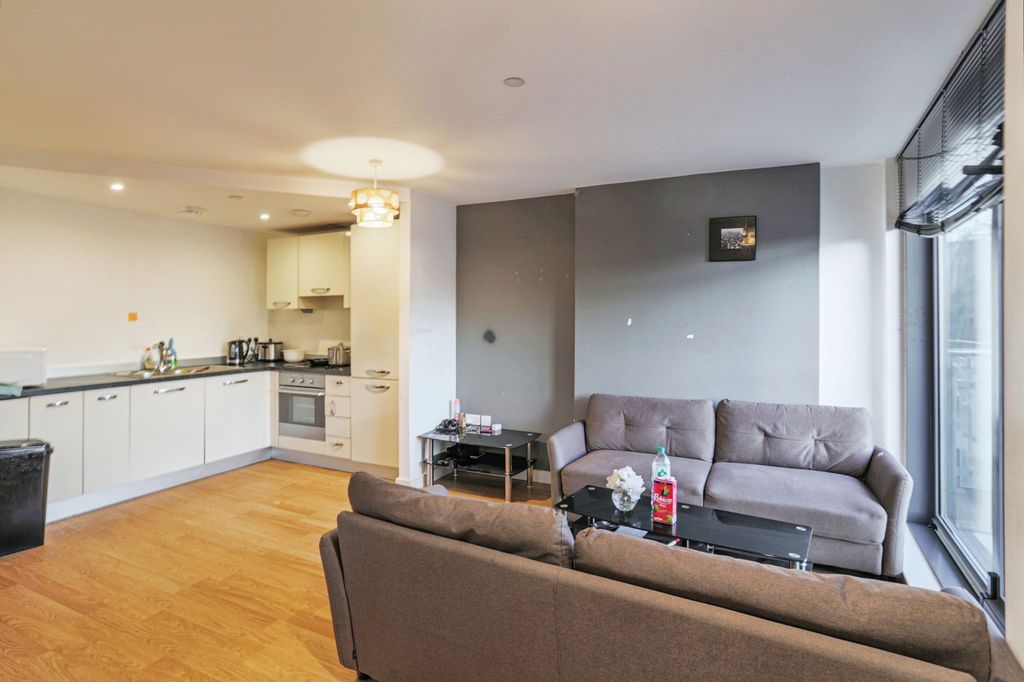 Property photo 3 of 12 Lounge