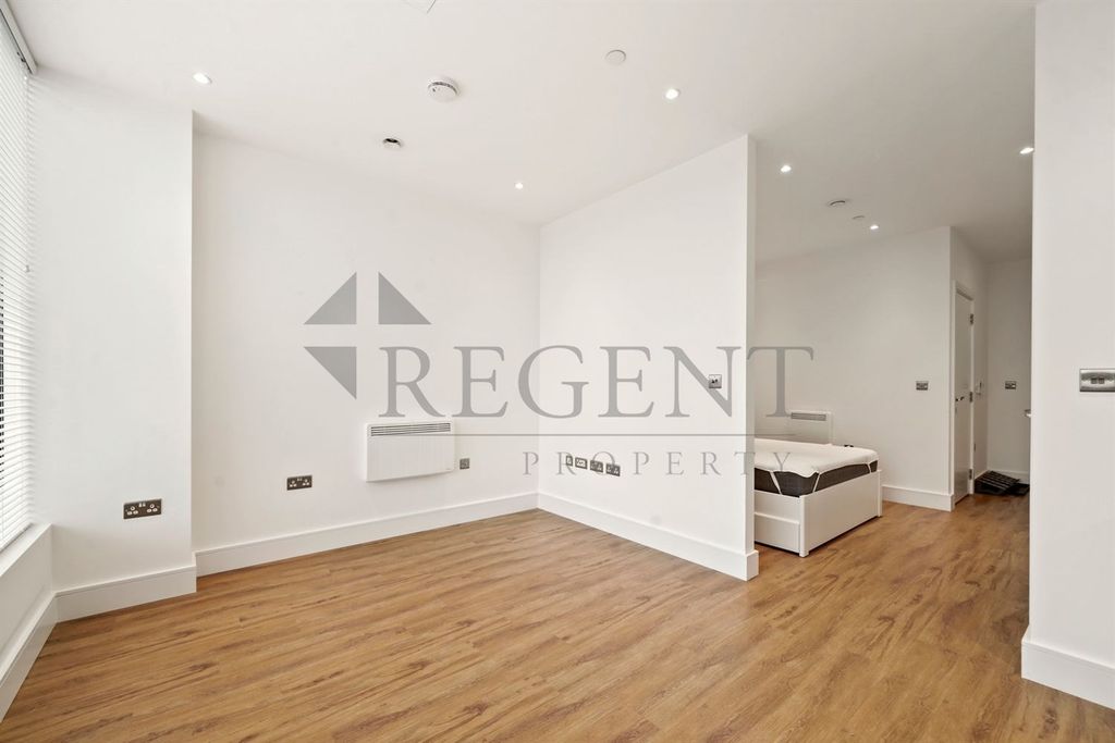 Property photo 3 of 9 Open Plan