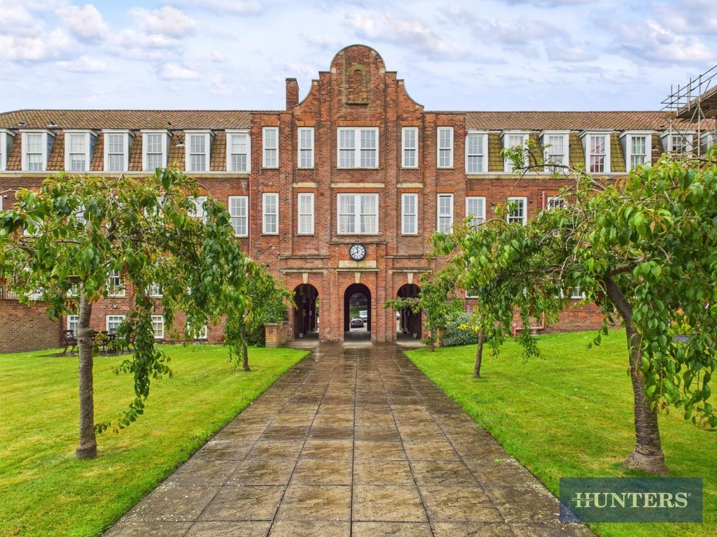 Property photo 1 of 12 Hunmanby Hall