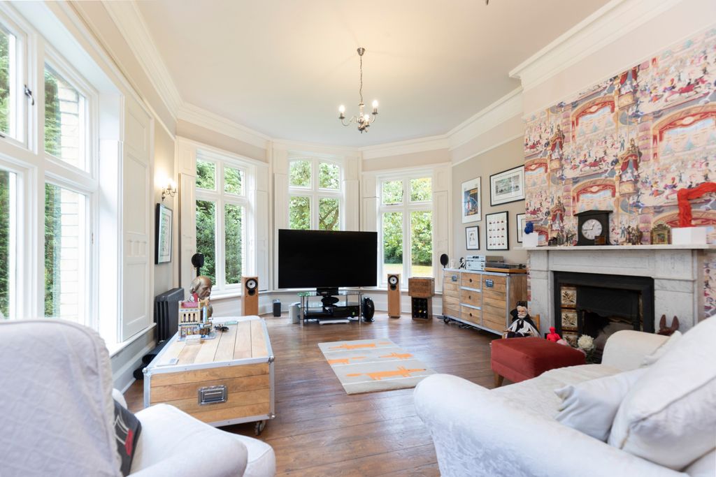 Property photo 2 of 22 Drawing Room