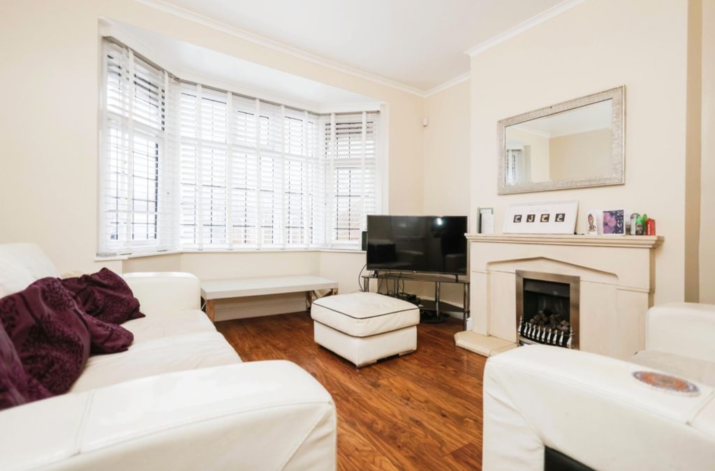 Property photo 2 of 11 2 Lounge