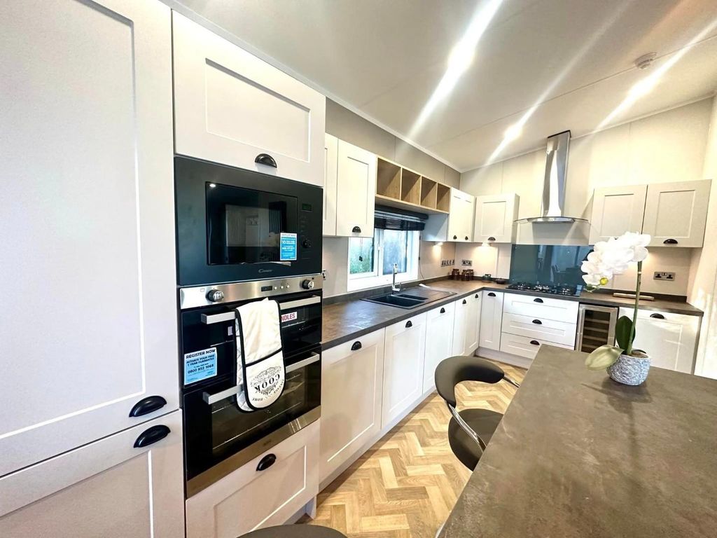 Property photo 1 of 5 Kitchen.Jpg