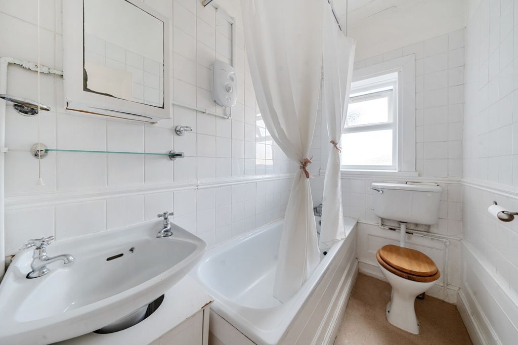 Property photo 2 of 14 Bathroom