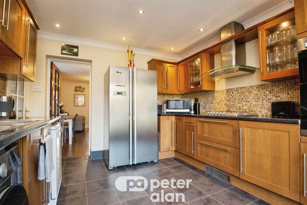 Property photo 3 of 28