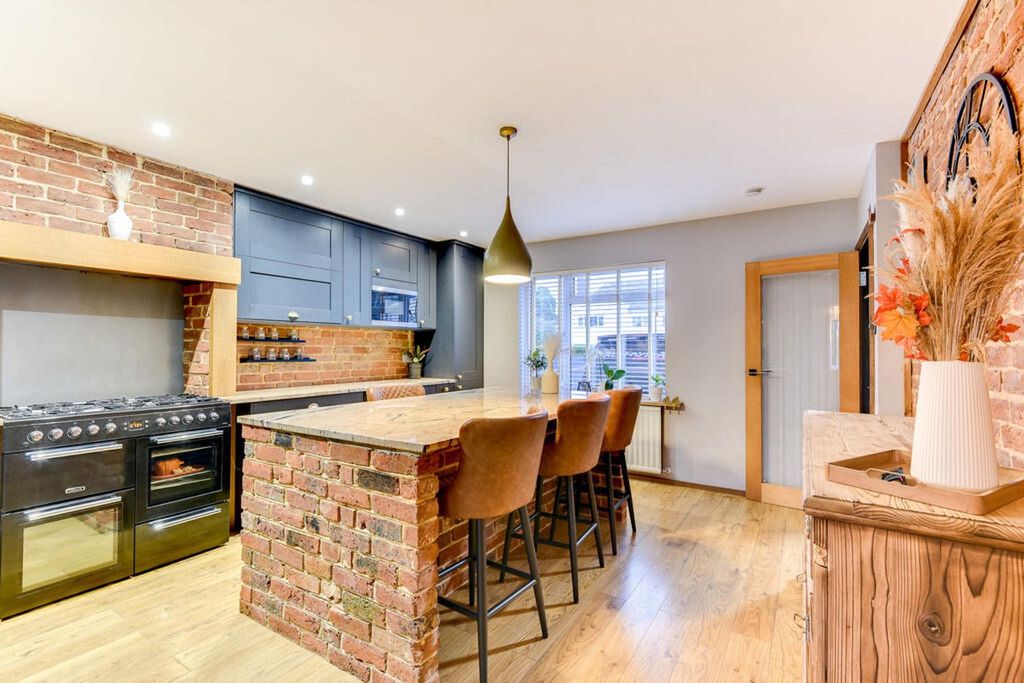 Property photo 2 of 50