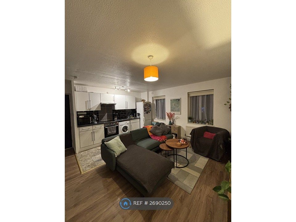 Property photo 3 of 14 Living Room