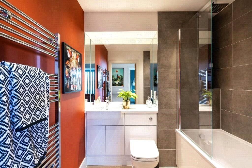Property photo 2 of 7 Bathroom