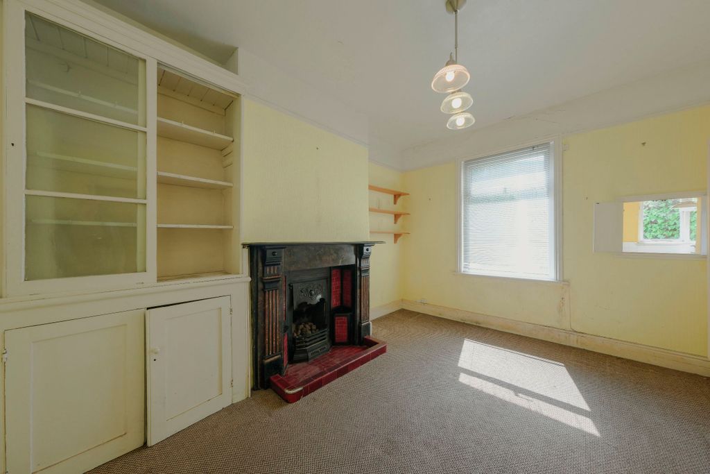 Property photo 3 of 18