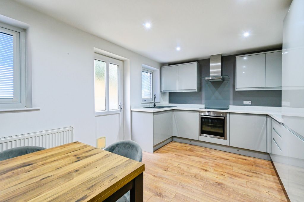 Property photo 3 of 15 Kitchen/Diner
