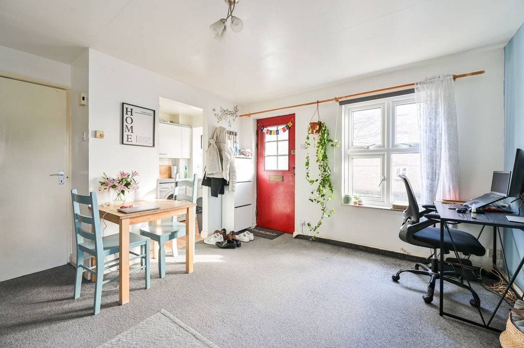 Property photo 1 of 6