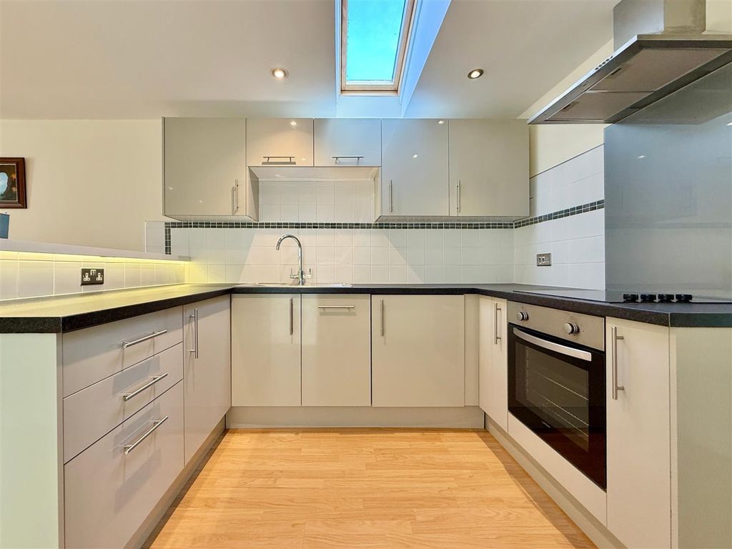 Property photo 2 of 21 Kitchen (2).Jpg