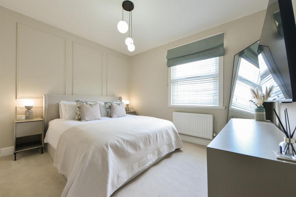 Property photo 2 of 11 Cross Street, Maidstone8.Jpg