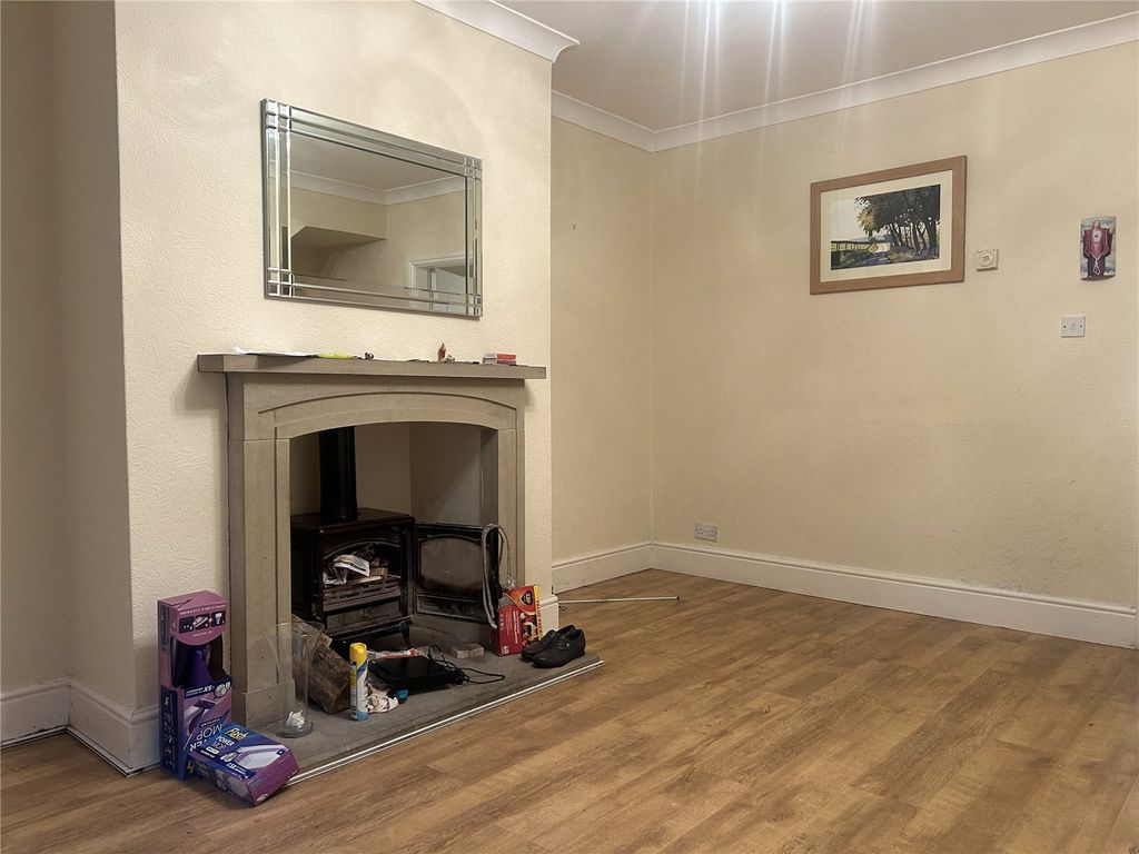 Property photo 3 of 15 Lounge