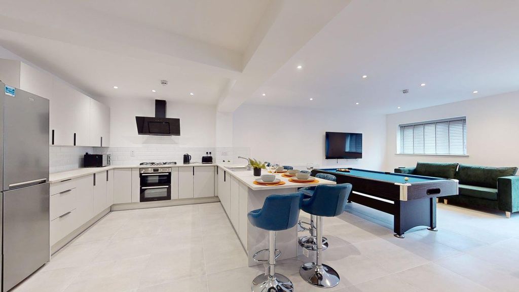 Property photo 2 of 15 Kitchen