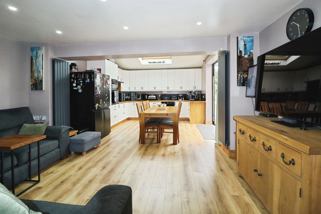 Property photo 3 of 24