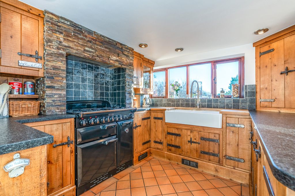 Property photo 2 of 37