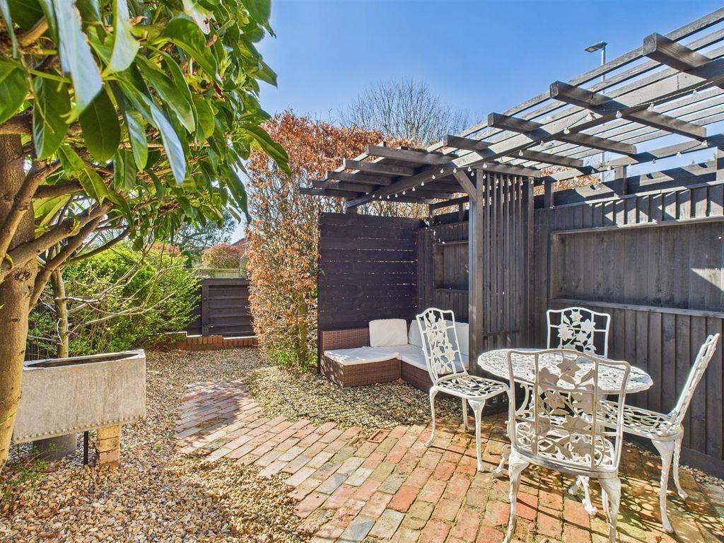 Property photo 2 of 12