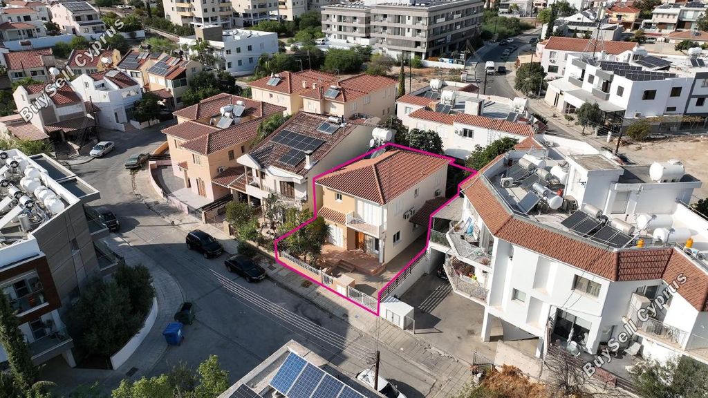 Property photo 3 of 27