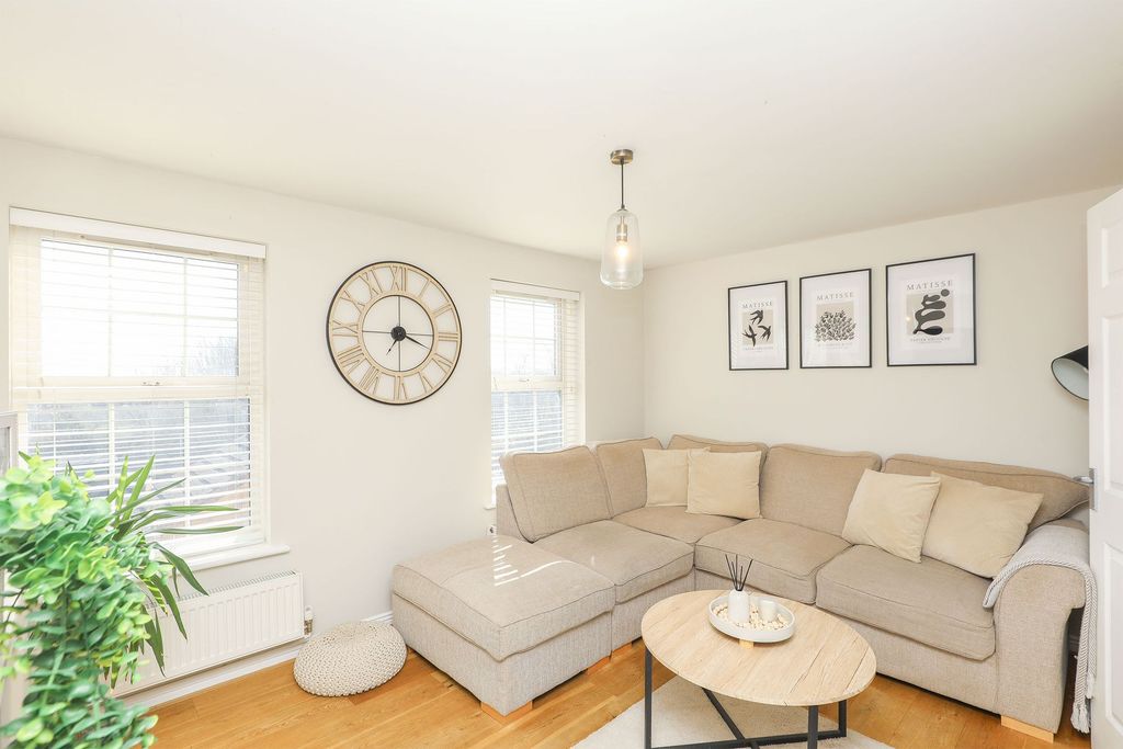 Property photo 3 of 27