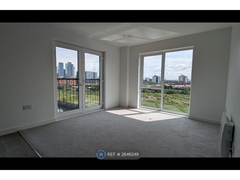 Property photo 1 of 9 Living Space